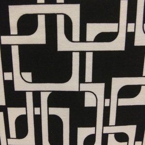 WOMENS COLLARED SHIRT - BLACK & WHITE GEOMETRIC - SIZE SMALL